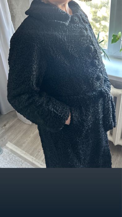 ОЧЕНЬ СРОЧНО ПРОДАМ Каракулевую шубу