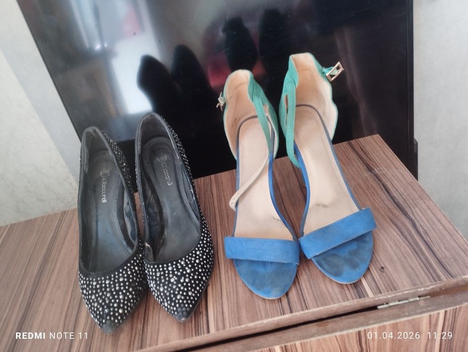 Продам туфли со стразами и открытые летние