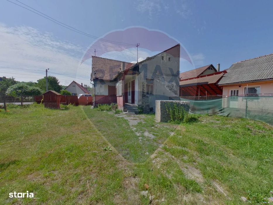 Casă și Teren de vânzare. 22 Metri Front!