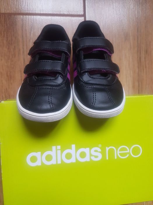 Adidași                  .