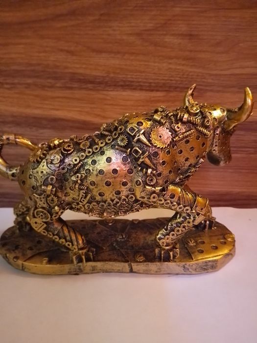 Статуетка-бик-20см.