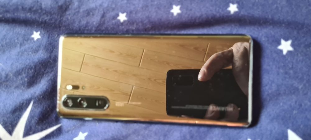 Vând Huawei p 30 pro,8 gb memorie ramai 128 gb stocare