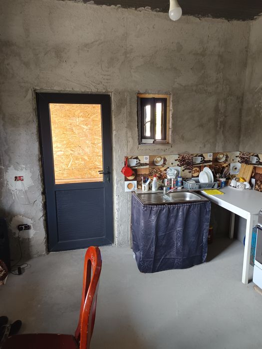 Casa de vânzare, parter , 72 mp amprenta casei , 493 mp curtea