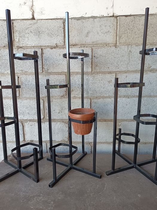 Gul tuvaklar uchun stelaj