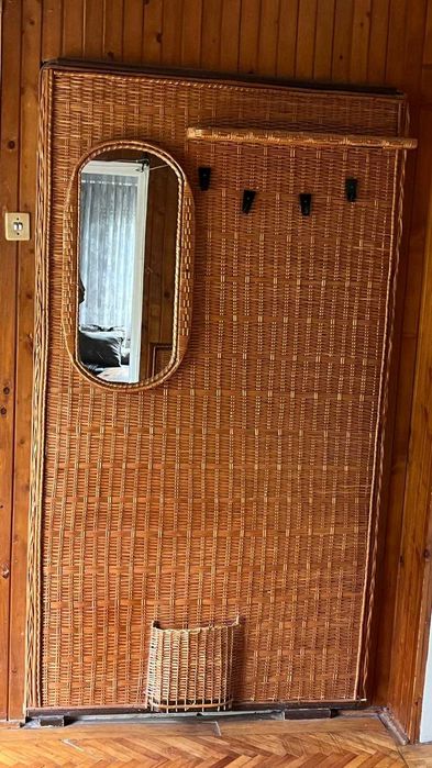 Ușă termopan + cuier cu oglindă și lambriuri din rachită – stare foarte bună