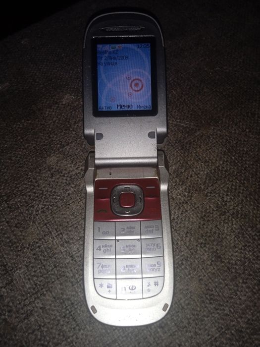 Телефон раритет Нокиа с зарядкой