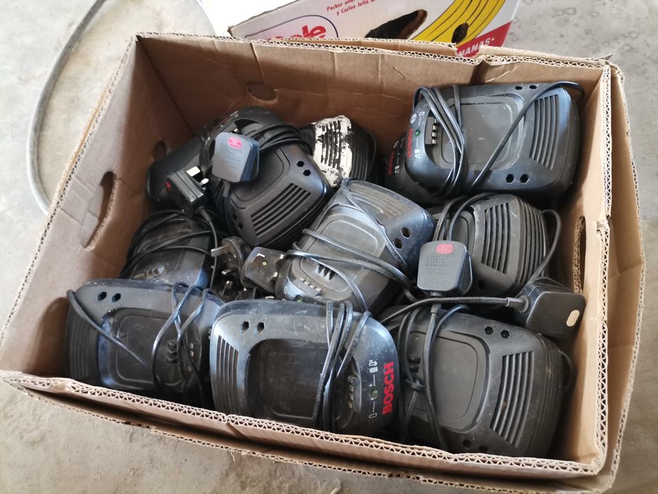 Зарядно -  Bosch / Li-ion 10,8V - 21,6V