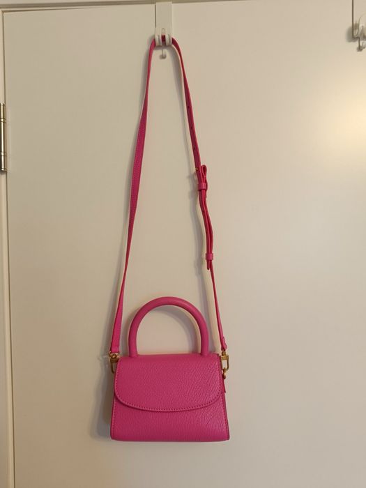 Впечатляващи Нови Чанти на BY FAR и шалове от алпака вълна