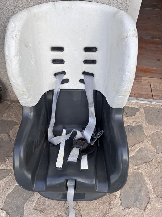 Scaun auto,9-18 kg,are husa albastru bleumarin