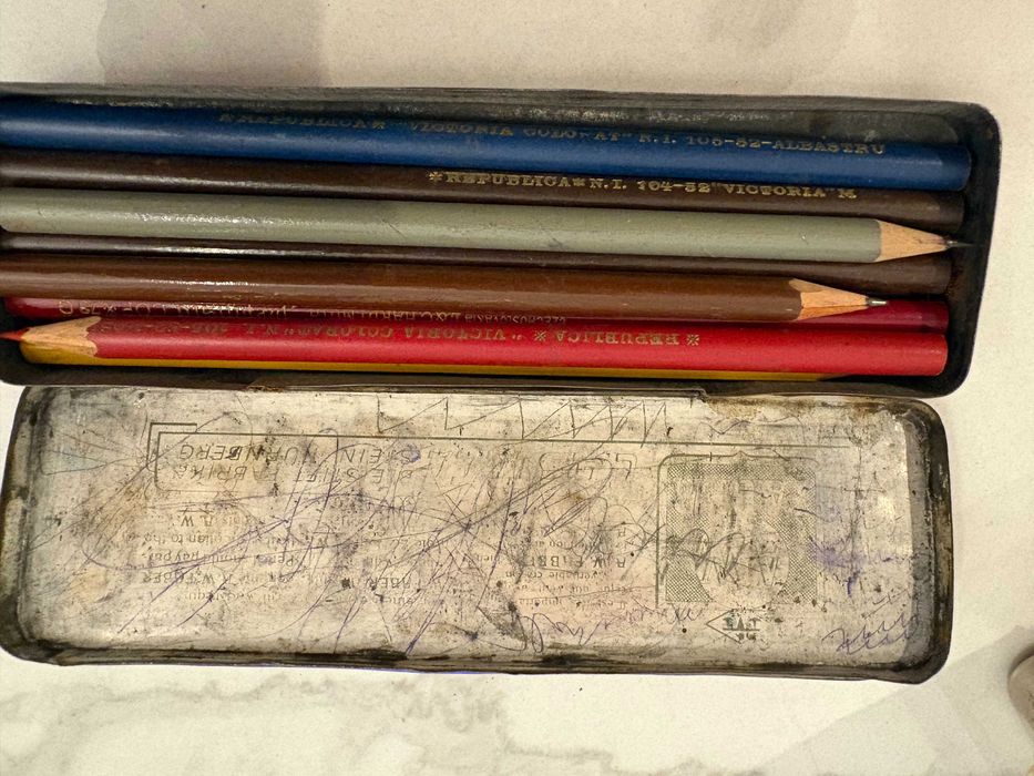 cutie creioane Faber‑Castell veche plus culori Romania comunista