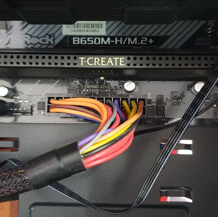 Мощна AM5 конфигурация с Ryzen 9 7950X3D