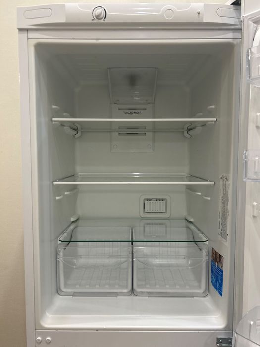 Холодиньник INDESIT