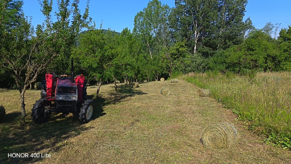 Vând baloti fân rotunzi, mici, 20 kg.