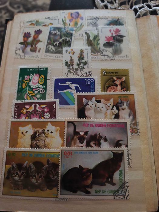 Продавам 2 калсиора с пощенски марки