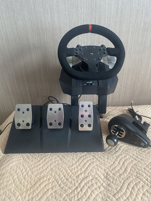 Продам игровой руль.