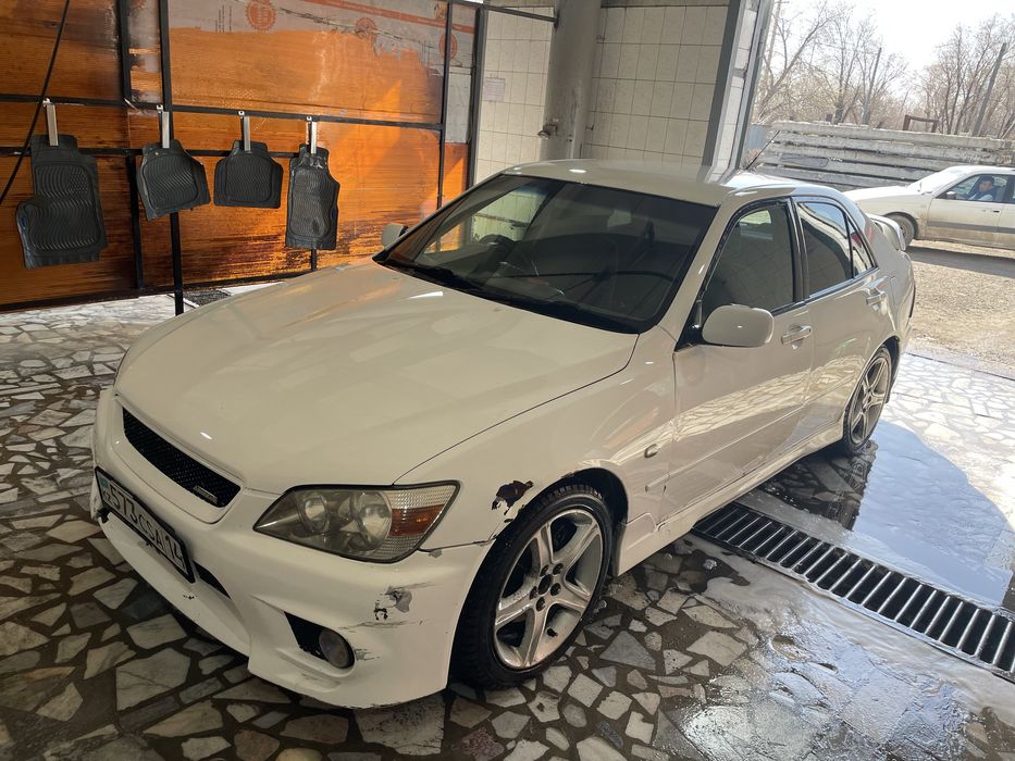 Продам машину Toyota Altezza 1999год