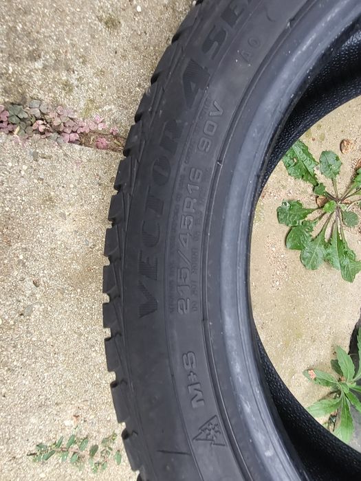 2бр 215/45/16 гудияр много запазени малко карани