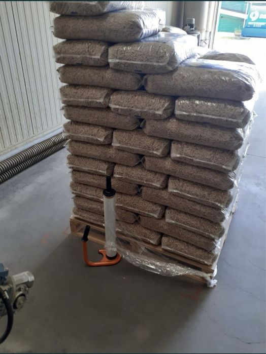 VAND peleți de lemn specii de esenta tare: mixt de Stejar+Fag+Frasin;