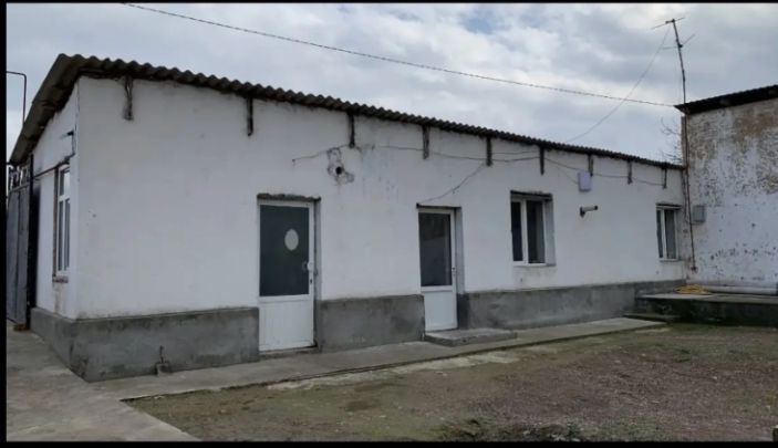 Срочний уй сотилади