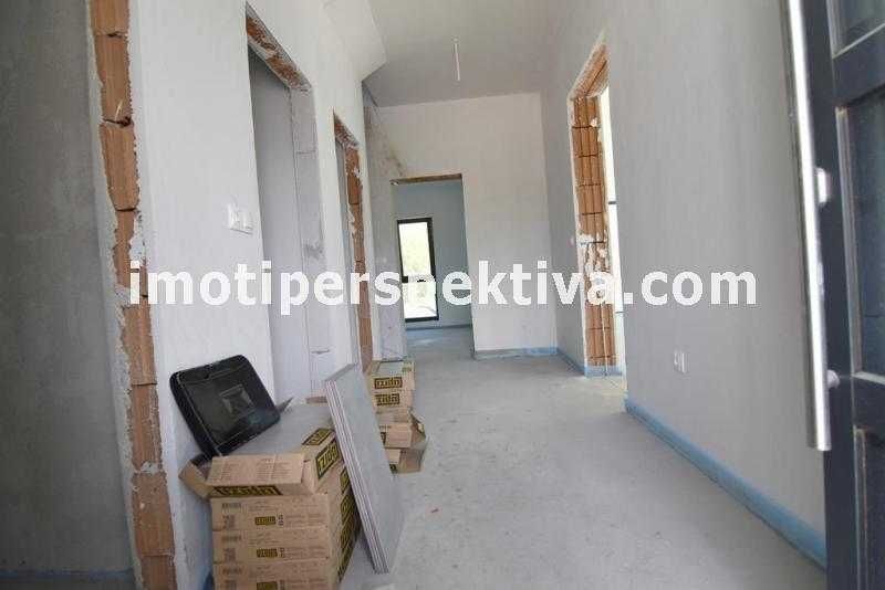 реф.19385 Чисто нова къща с две паркоместа-Коматевско шосе!