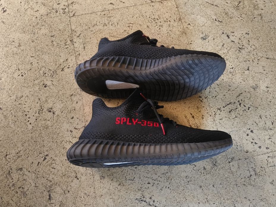 Yeezy Boost 350 V2
"Black & Red"