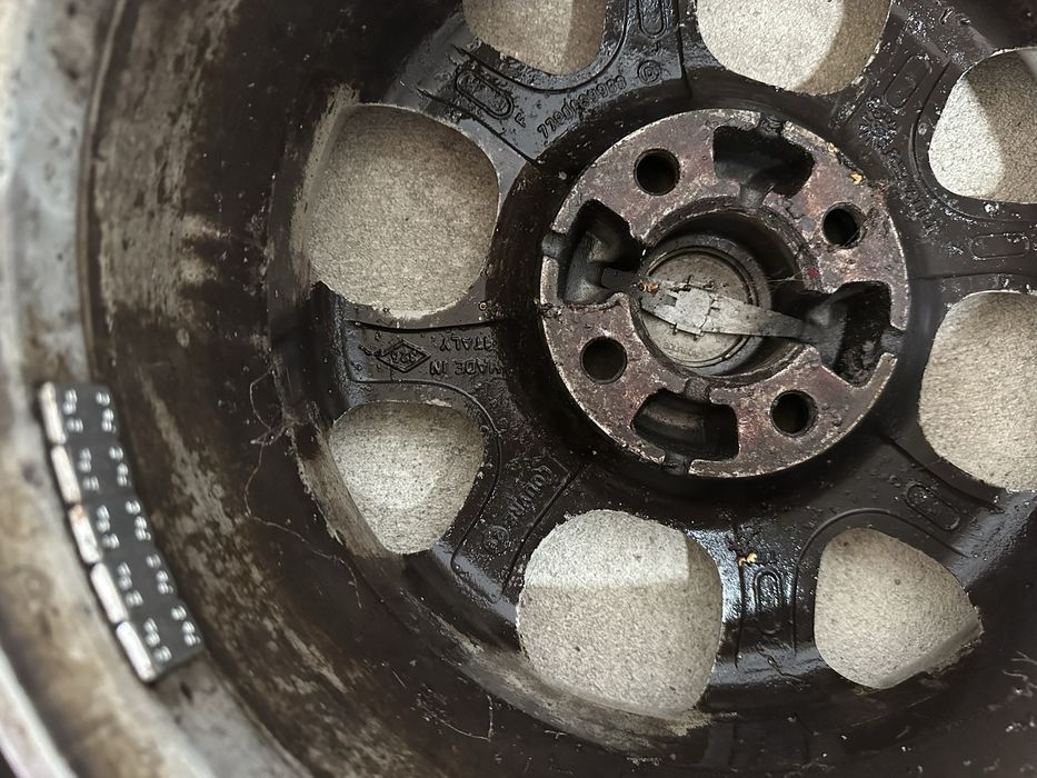 Продавам оригинални алуминиеви джанти за Рено 14 цола 4х100