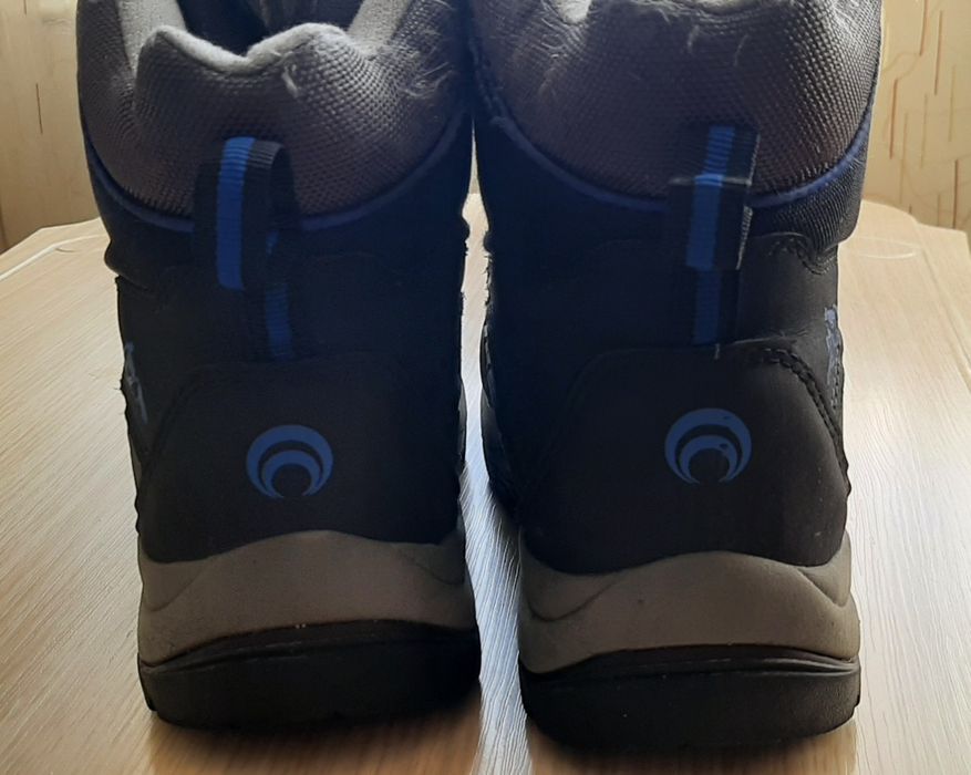 Продам ботинки осень -зима 38 размер