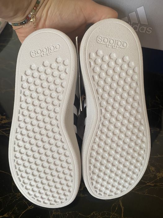 Маратонки адидас