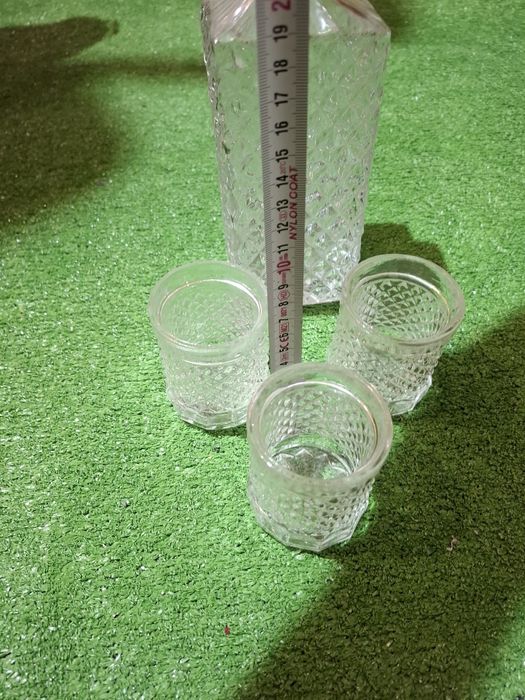 Гарафа с 3 чаши.