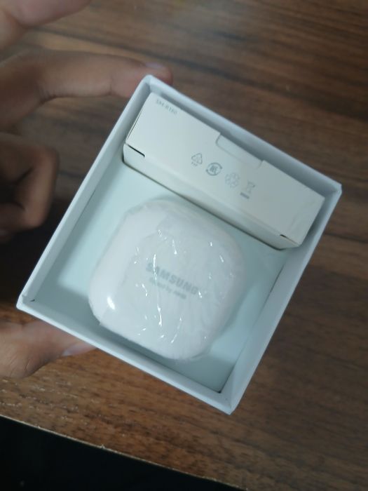 Galaxy Buds Live нушники