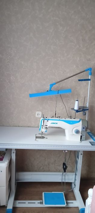 Продам швейная машина