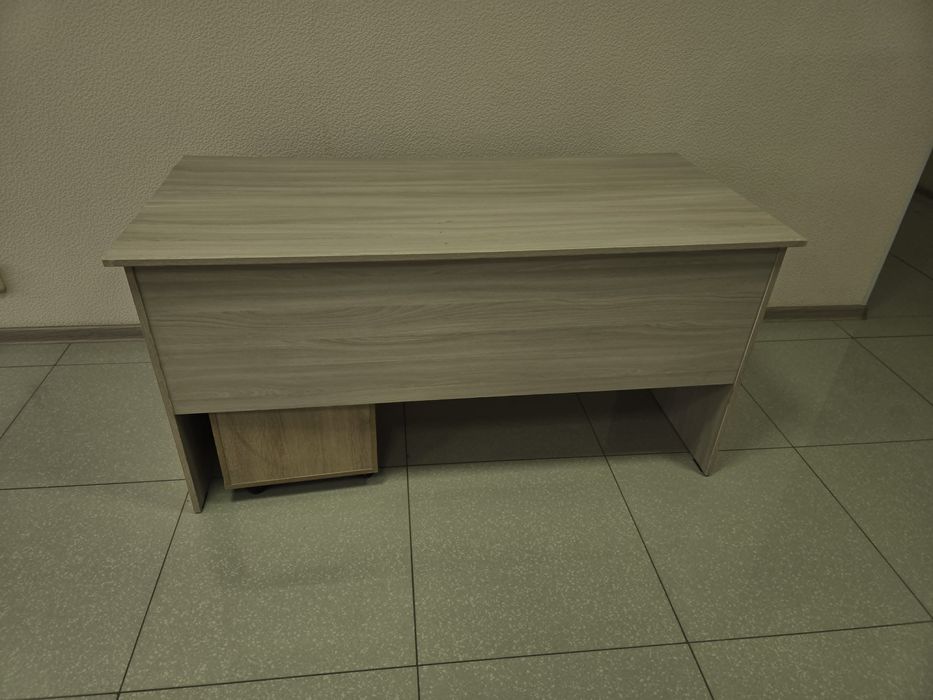 Продам стол и тумбу б/у 10000 тг