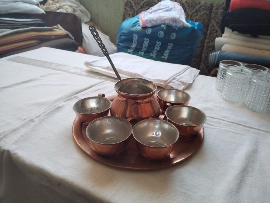 Меден сервиз чисто нов подходящ за декорация или подарък