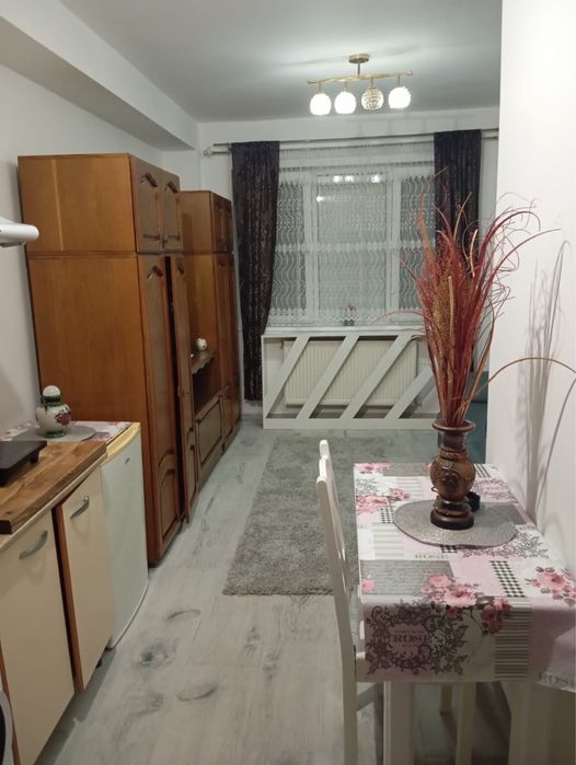Inchiriez garsoniera zona Uta