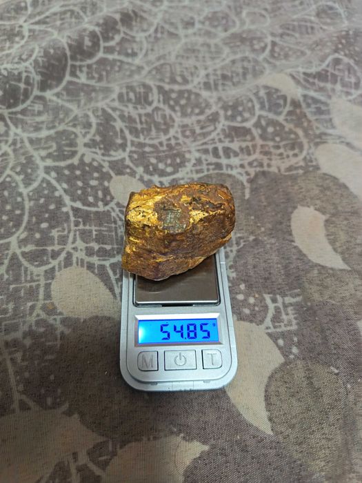 Златен камък, изклюително красив.