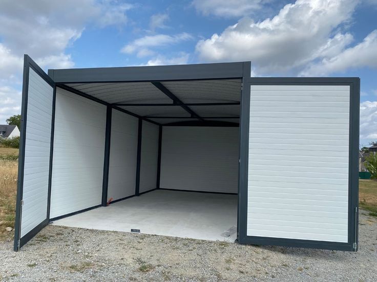 Garaje metalice 6 x 6m din panouri sandwich