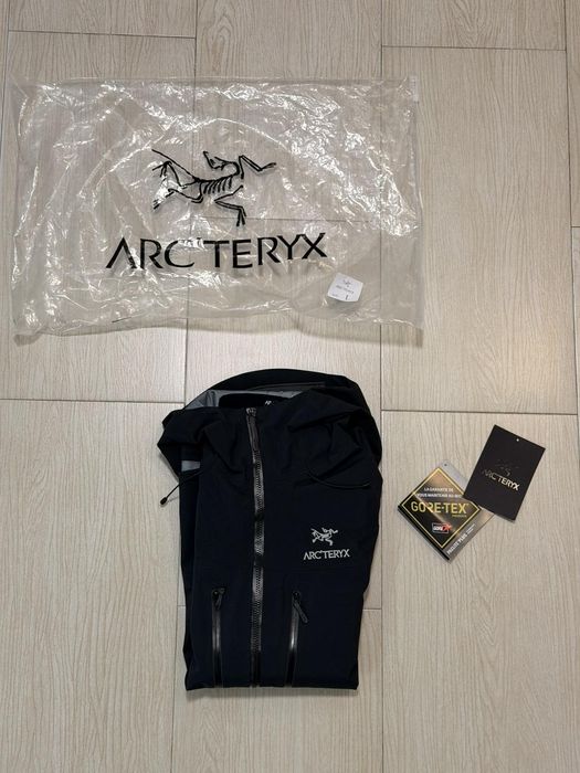 Яке ARC TERYX...