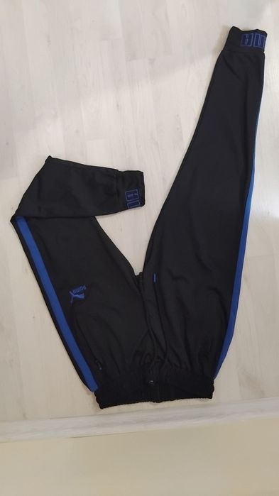 Vand pantaloni Nike si Adidas.