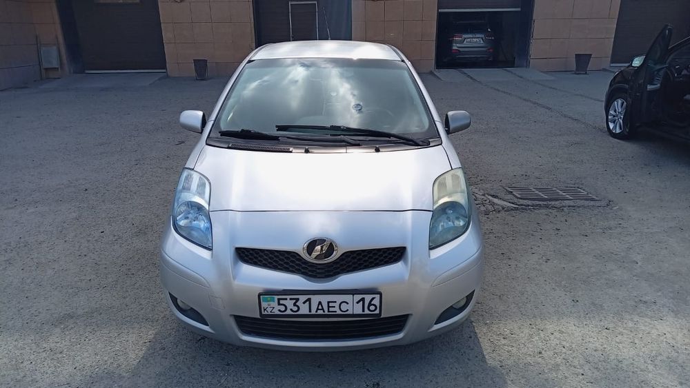 Продам Toyota Yaris 2010г