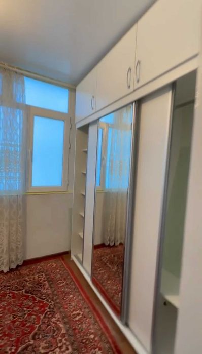 Чилонзорда Бунёдкор стадиони ёнида 3 xoналик (3/4/4) уй сотилади.