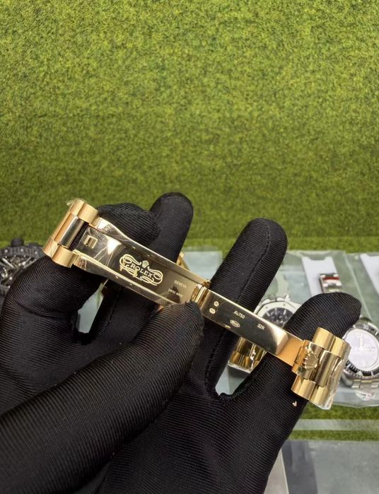 Часовник Rolex Day-Date 40 president 18k gold Baguette Diamond