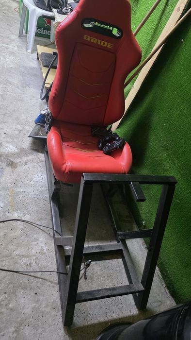 Гейминг седалка с стойка за волан и оедали