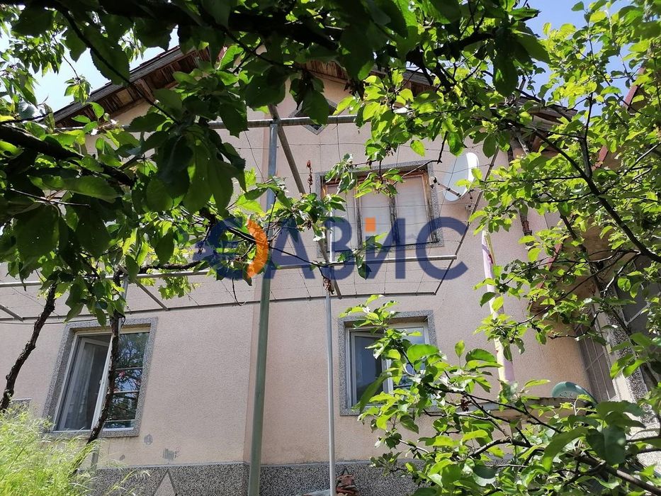 2-етажна къща 235 кв.м. + двор 1529 кв. м.+нива 2013 кв. м,с. Босилково,Общ. Сунгурларе,България#31209092