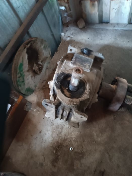 Продам Редуктор 4-100