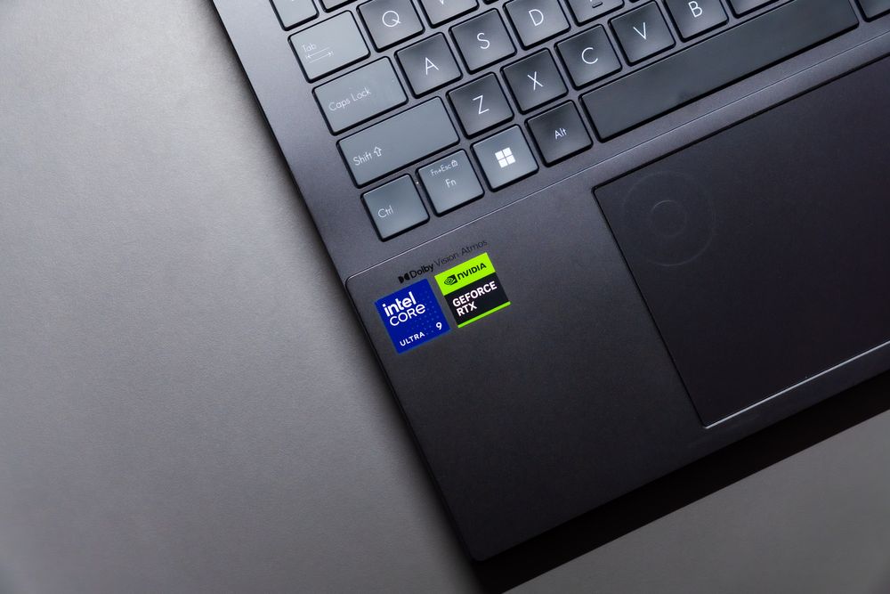 Laptop ASUS Vivobook Pro 15 OLED | Ultra 9 | RTX 4050 | 40GB RAM DDR5 | 1TB SSD | Editare/Gaming