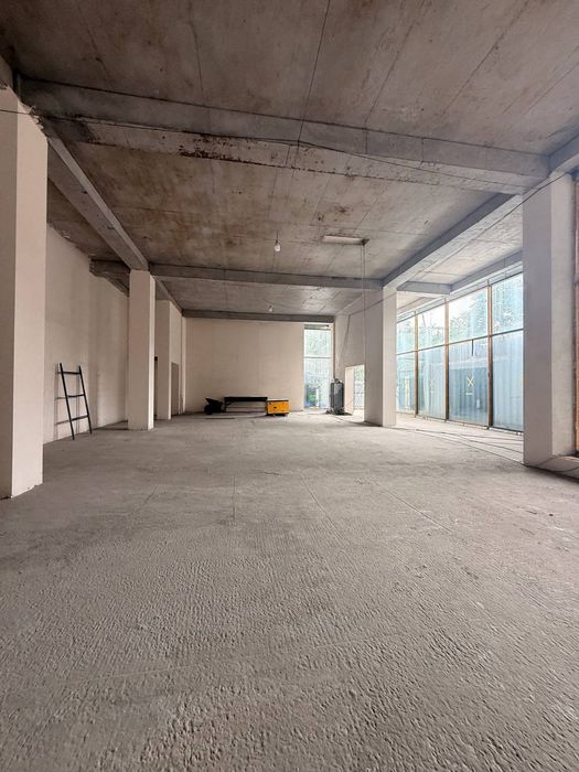 Сдаётся коммерческое помещение 1.500 м² на улице Шота Руставели