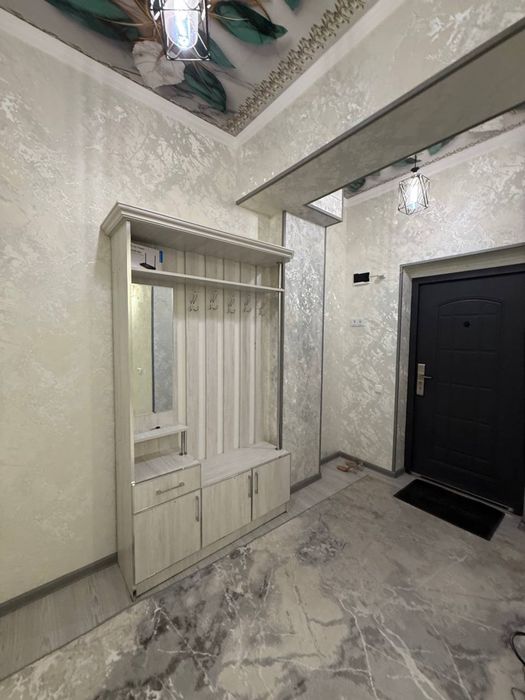 Сдается 2х комнатная квартира на 2 этаже Крытый рынок 400 $