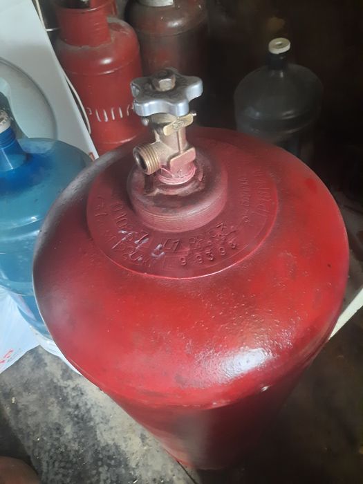 Продам газовые вентильные баллоны