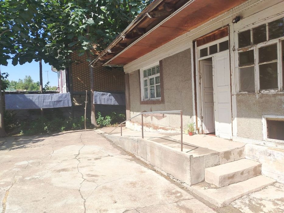 Ховли уй сотилади