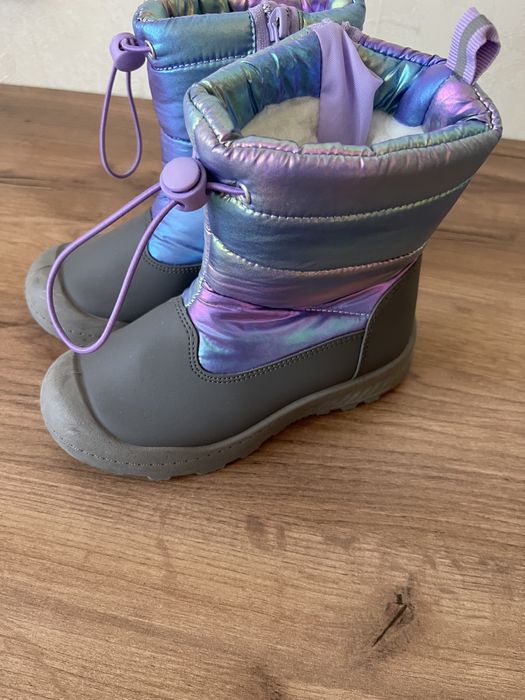 Продам детскую обувь